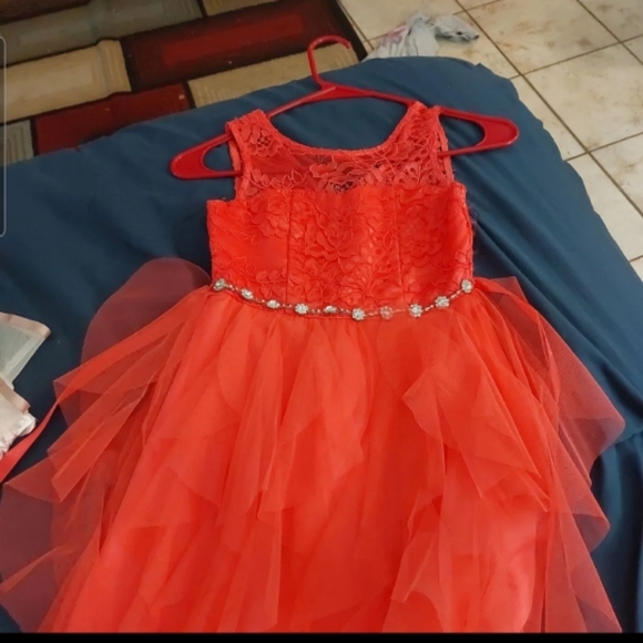 Dresses - Picture 3 of 4